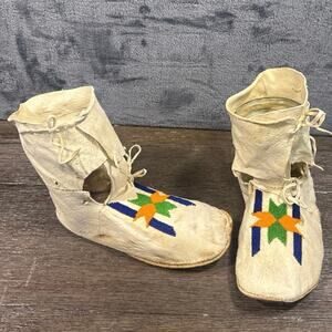 True x Vintage Native American Handmade Beaded Buck Skin Moccasins Women’s SZ 6?